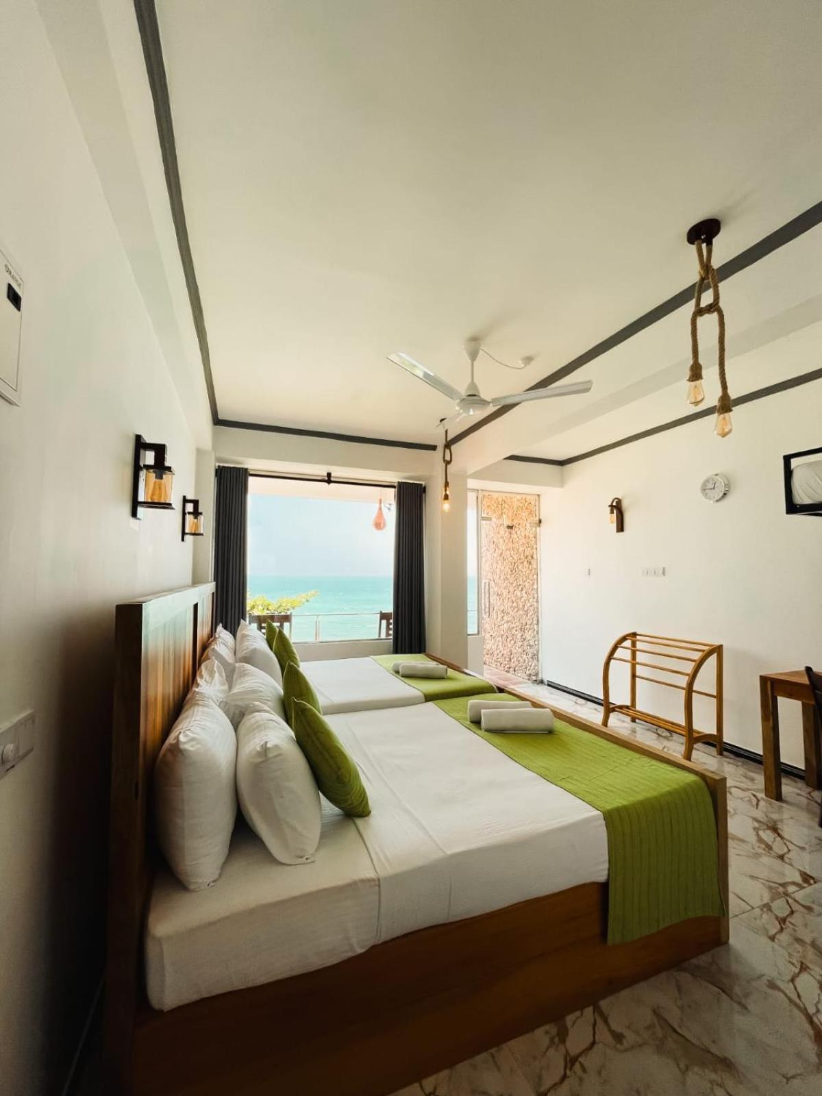 Coral Beach Hotel Mirissa Ngoại thất bức ảnh