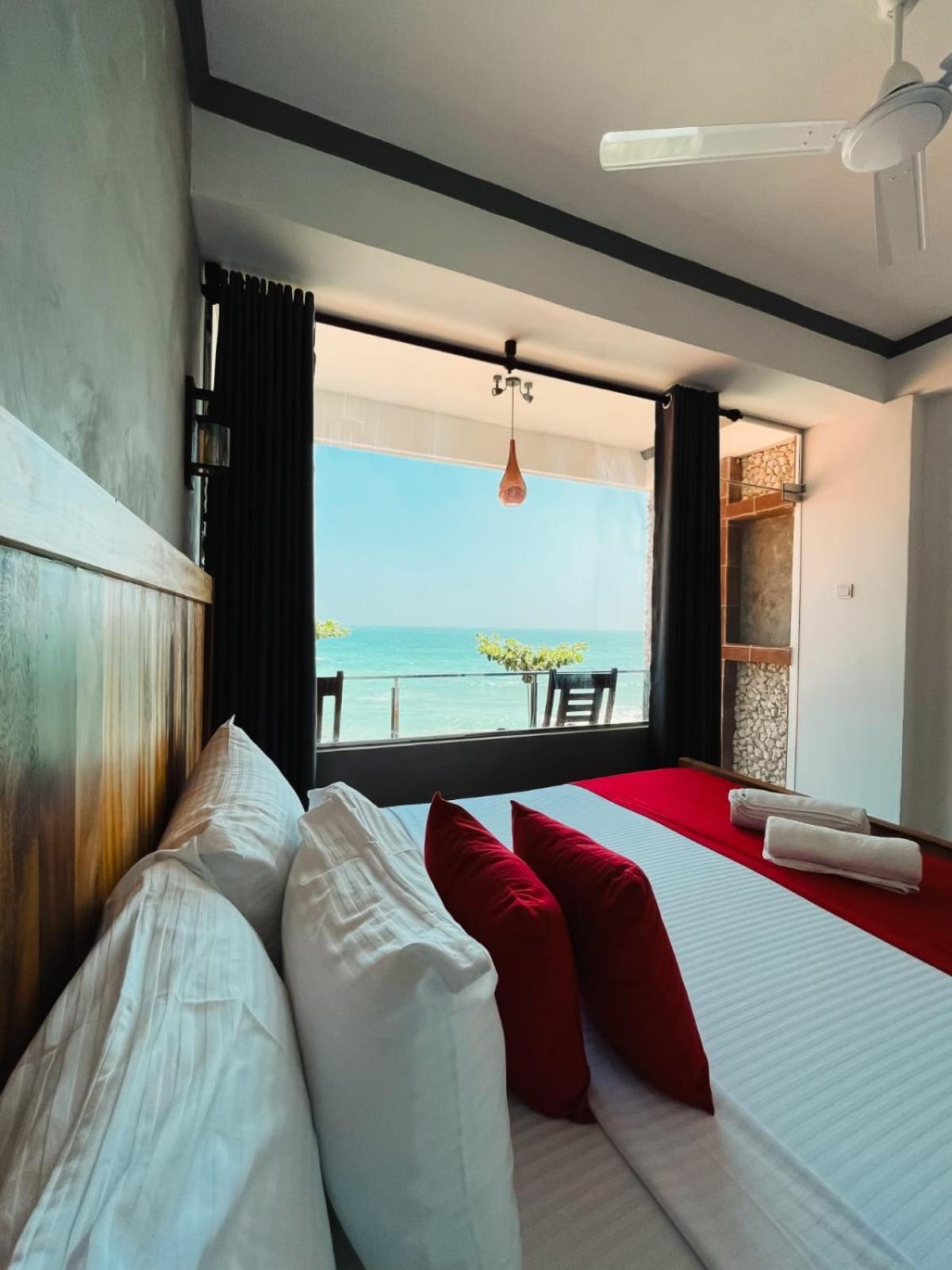 Coral Beach Hotel Mirissa Ngoại thất bức ảnh