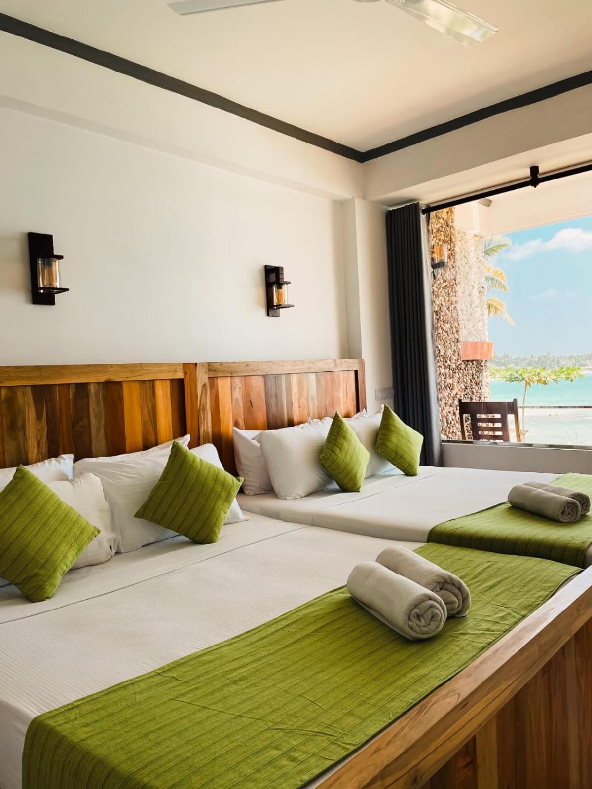 Coral Beach Hotel Mirissa Ngoại thất bức ảnh