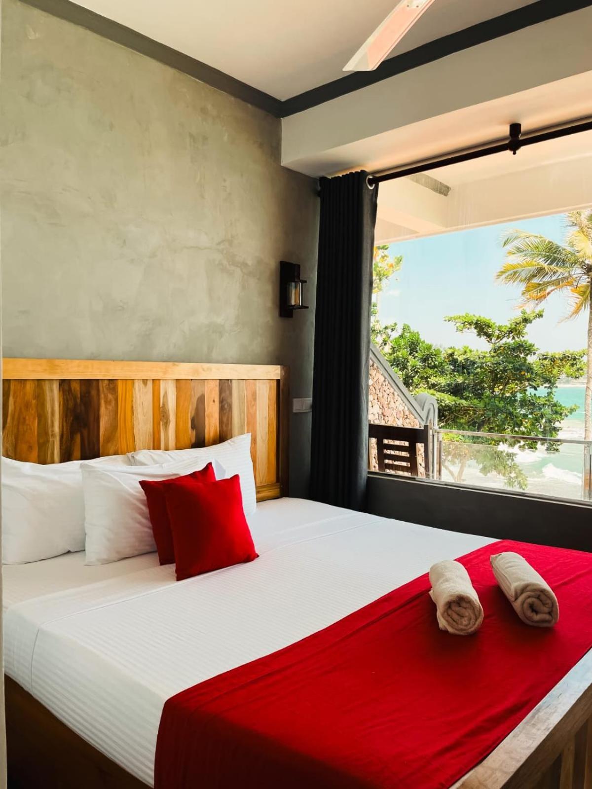 Coral Beach Hotel Mirissa Ngoại thất bức ảnh